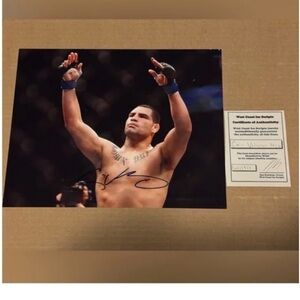 Cain Velasquez Heavyweight MMA UFC Champion Signed Autograph 8x10 Photo COA